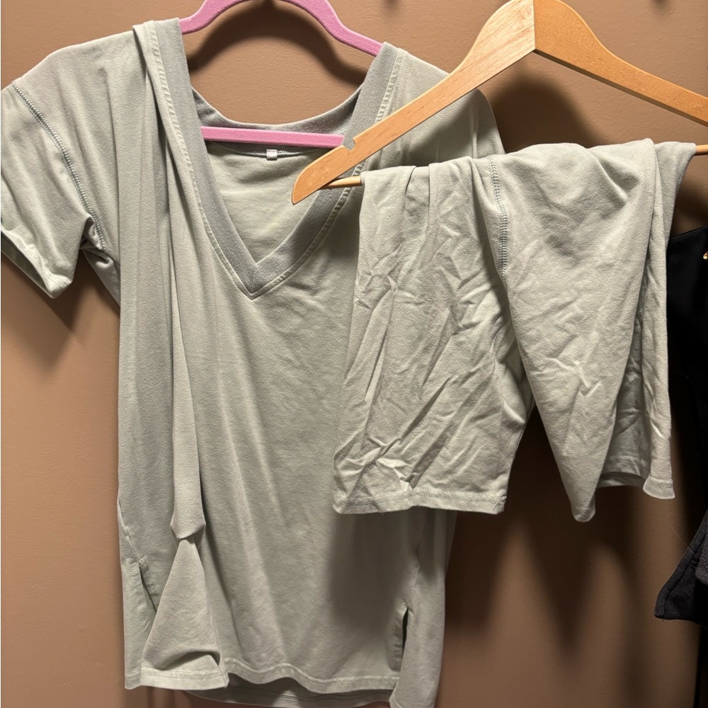 matching set from Amazon. Light green, size medium